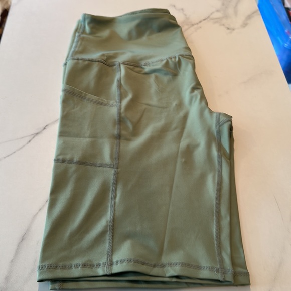 NWT green high waisted biker shorts, size large. - Picture 3 of 4